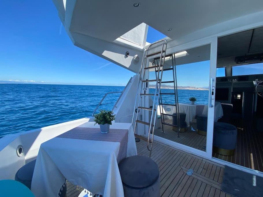Barco Muy Romantico Con Parking! Sant Adria de Besos Luaran gambar