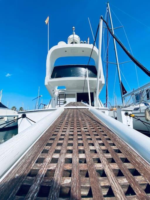 Barco Muy Romantico Con Parking! Sant Adria de Besos Luaran gambar