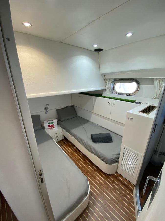 Barco Muy Romantico Con Parking! Sant Adria de Besos Luaran gambar