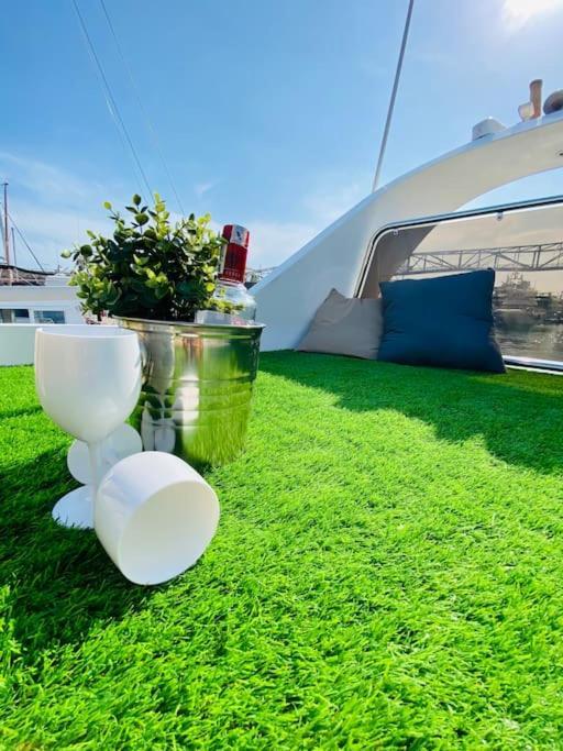 Barco Muy Romantico Con Parking! Sant Adria de Besos Luaran gambar